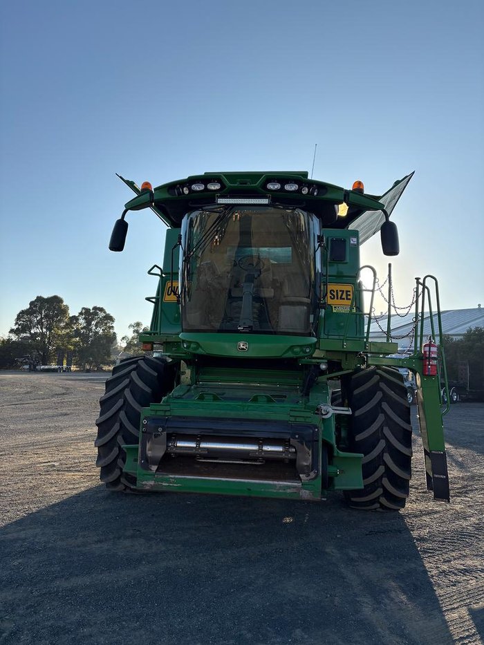 2015 John Deere S690 Green