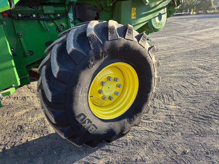 2015 John Deere S690 Green