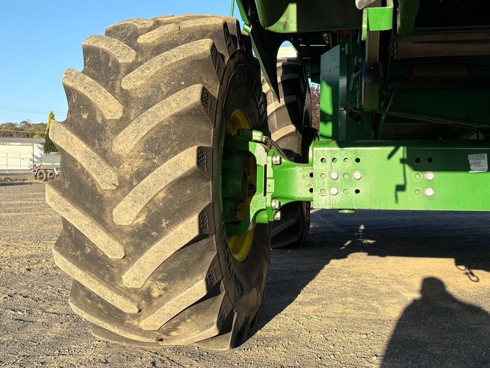 2015 John Deere S690 Green