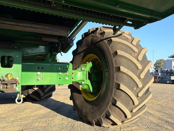 2015 John Deere S690 Green