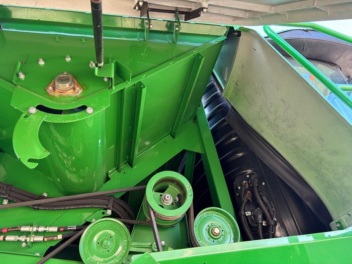 2015 John Deere S690 Green