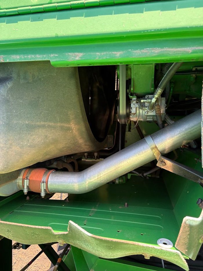 2015 John Deere S690 Green