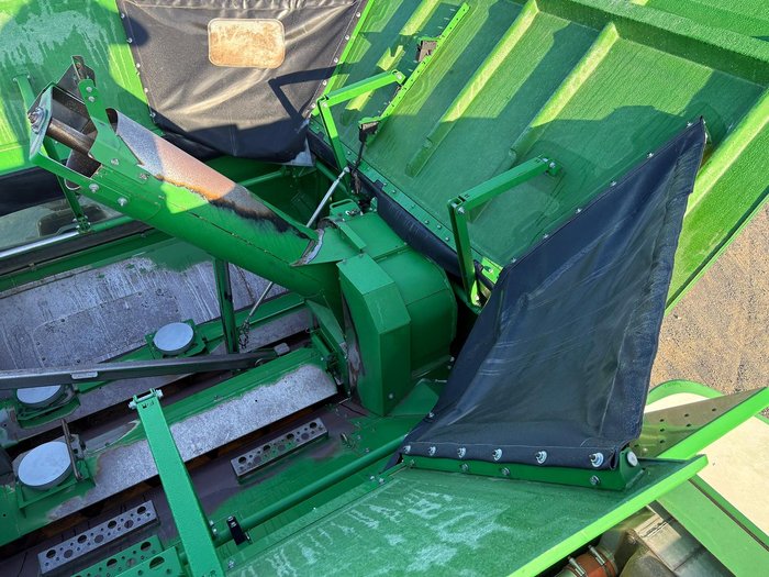 2015 John Deere S690 Green