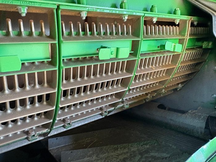 2015 John Deere S690 Green