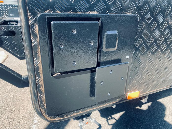 2025 JB Caravans 23'6 Dirt Road Xtreme Rear Club