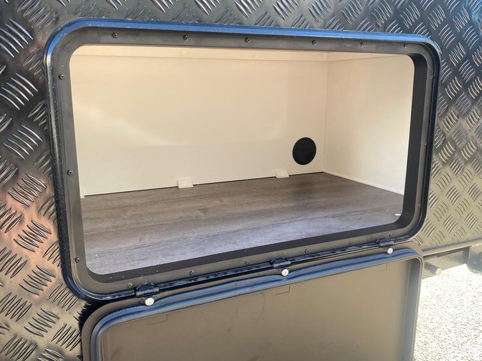 2025 JB Caravans 23'6 Dirt Road Xtreme Rear Club