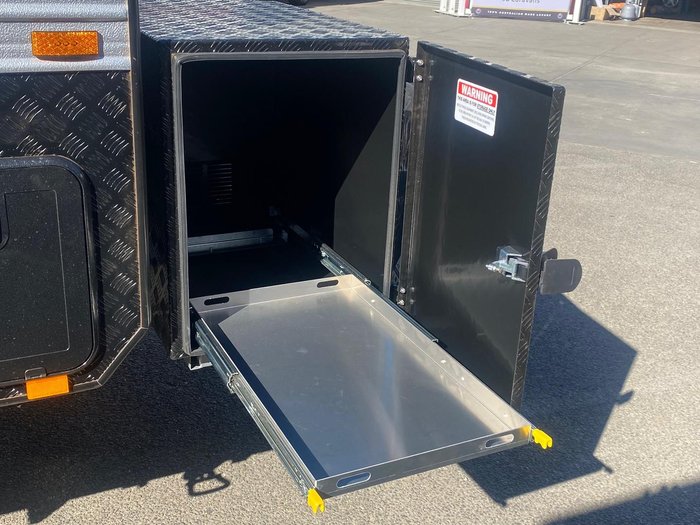 2025 JB Caravans 23'6 Dirt Road Xtreme Rear Club