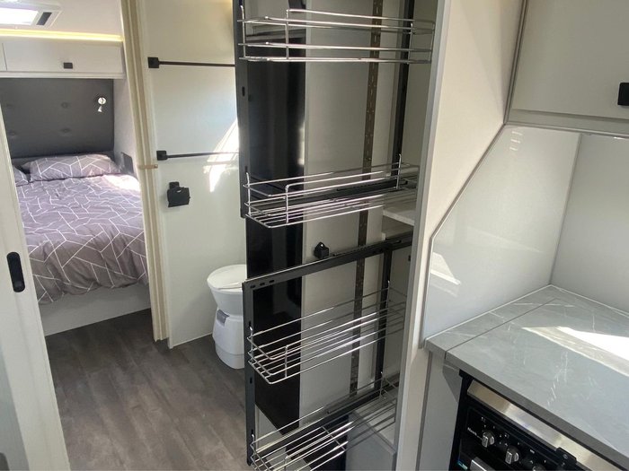 2025 JB Caravans 23'6 Dirt Road Xtreme Rear Club Save $12,365 Was $123,650