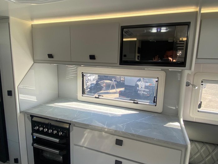 2025 JB Caravans 23'6 Dirt Road Xtreme Rear Club Save $12,365 Was $123,650