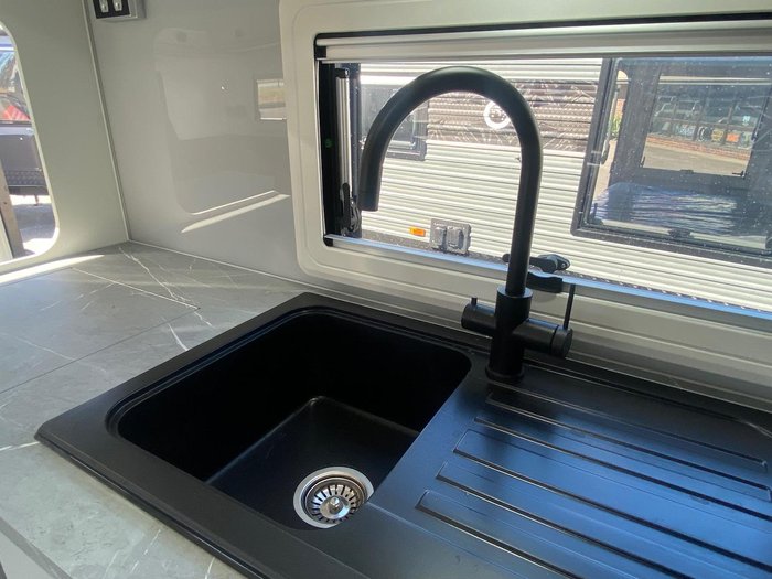2025 JB Caravans 23'6 Dirt Road Xtreme Rear Club Save $12,365 Was $123,650