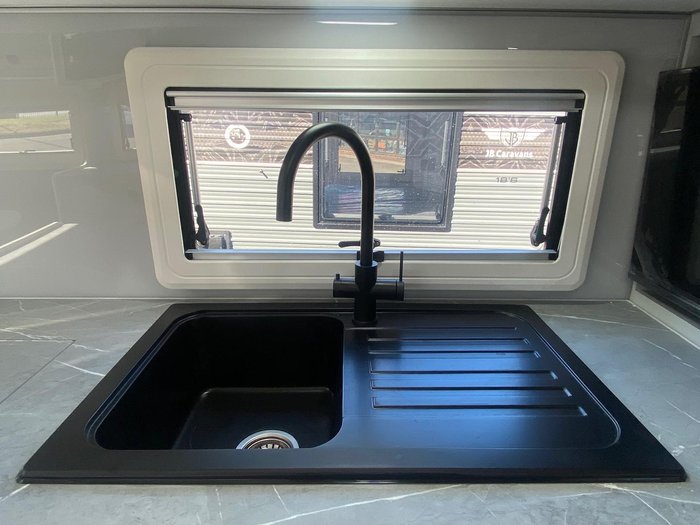 2025 JB Caravans 23'6 Dirt Road Xtreme Rear Club Save $12,365 Was $123,650
