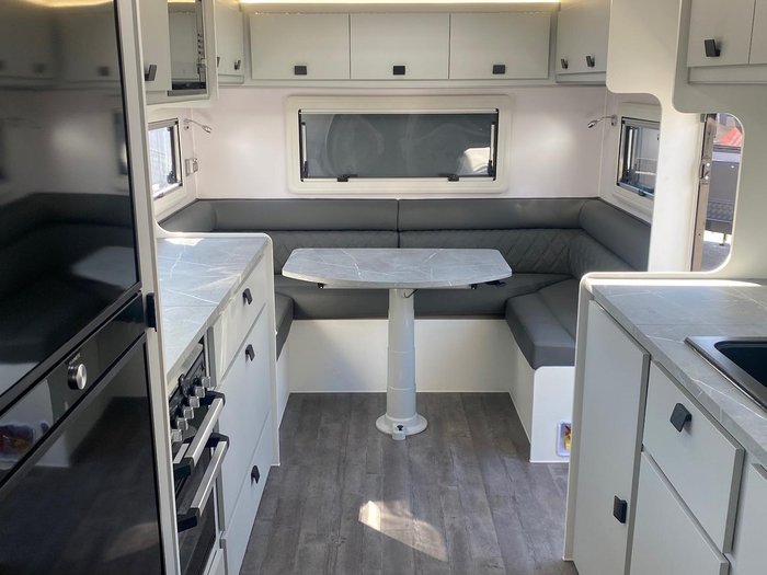 2025 JB Caravans 23'6 Dirt Road Xtreme Rear Club Save $12,365 Was $123,650