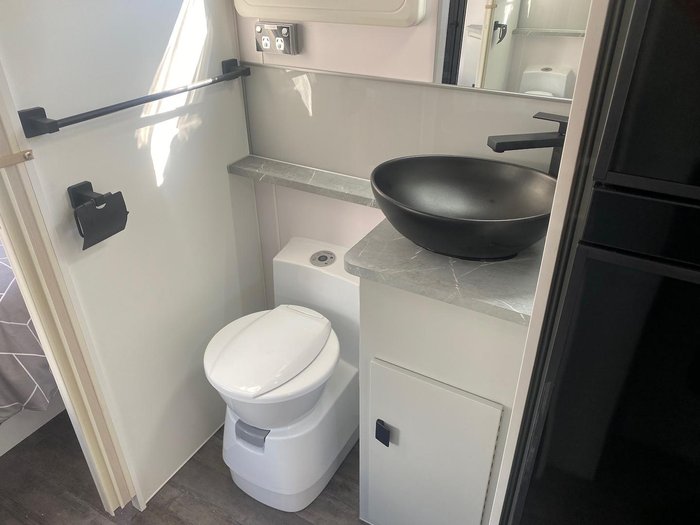 2025 JB Caravans 23'6 Dirt Road Xtreme Rear Club