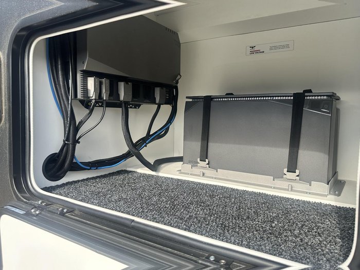 2025 JB Caravans Gator Hybrid 14'