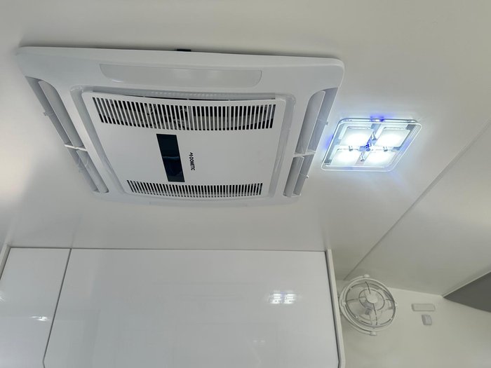 2025 JB Caravans Gator Hybrid 14'