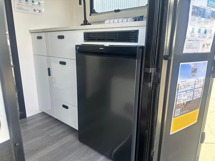 2025 JB Caravans Gator Hybrid 14'