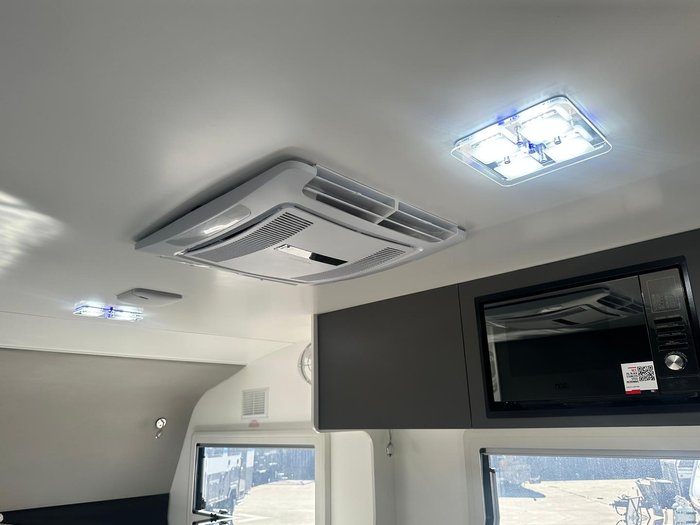 2025 JB Caravans Gator Hybrid 16'