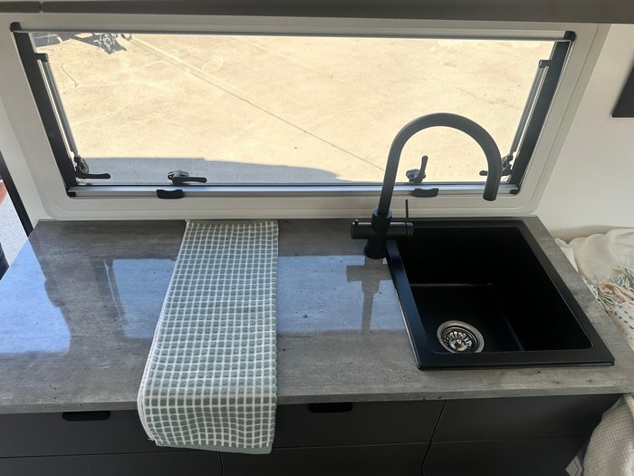 2025 JB Caravans Gator Hybrid 16'