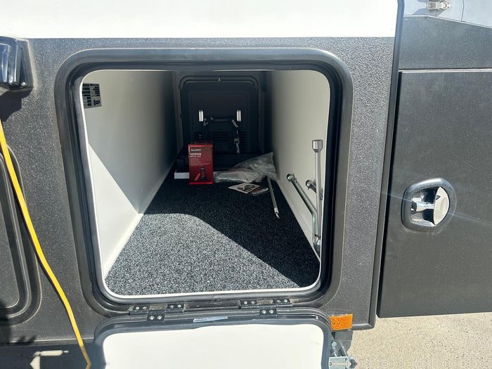 2025 JB Caravans Gator Hybrid 16'