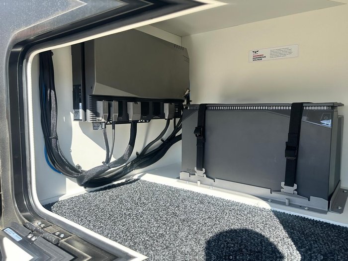 2025 JB Caravans Gator Hybrid 16'