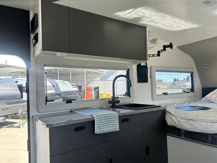 2025 JB Caravans Gator Hybrid 16'