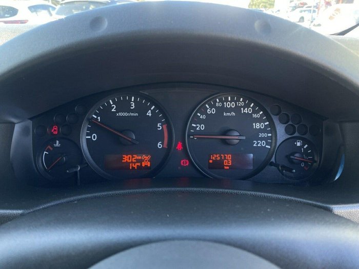 2013 Nissan Navara ST