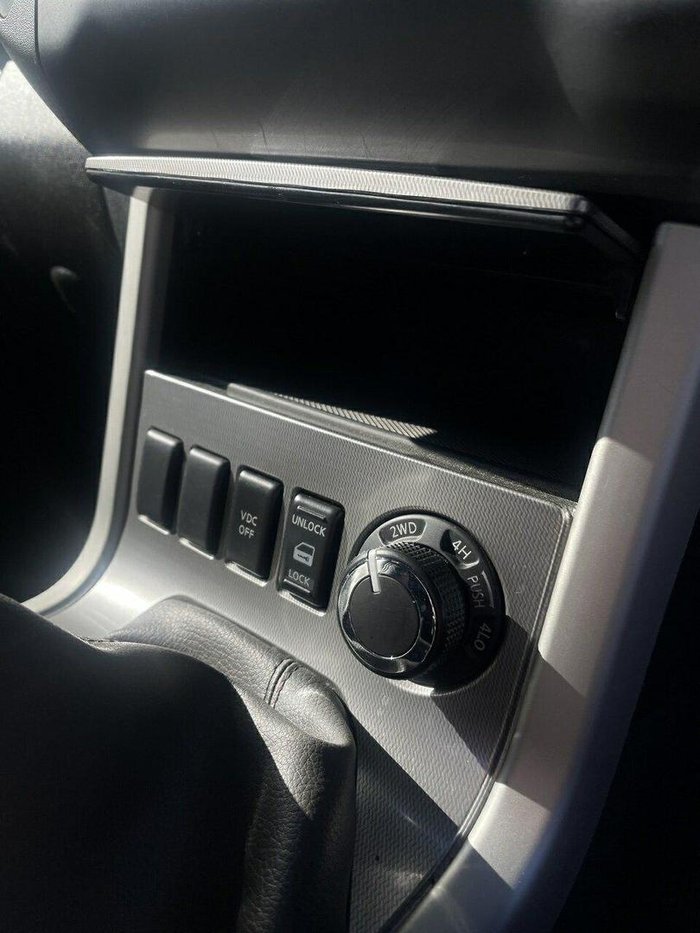 2013 Nissan Navara ST
