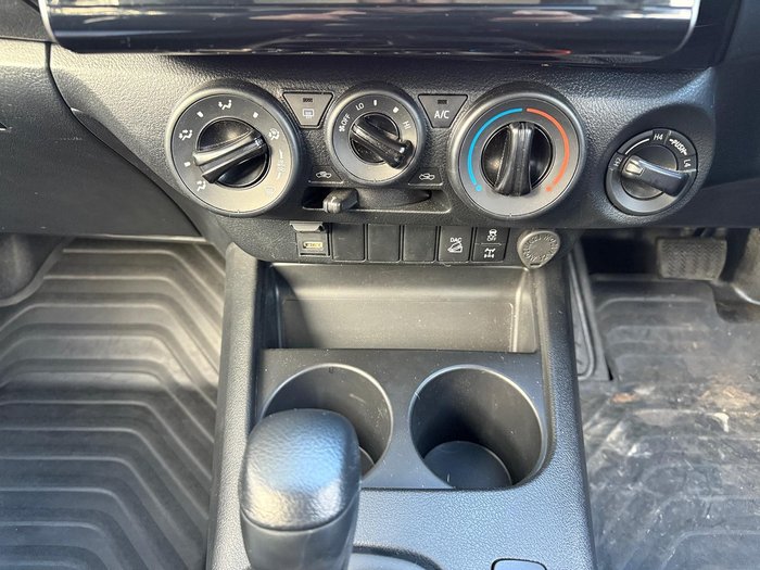 2024 Toyota Hilux SR