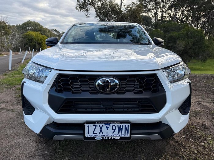 2024 Toyota Hilux SR