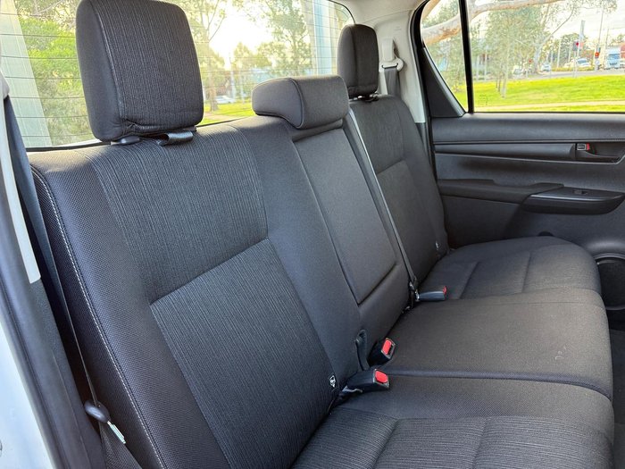 2024 Toyota Hilux SR