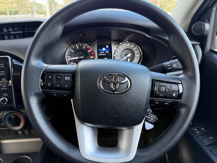 2024 Toyota Hilux SR