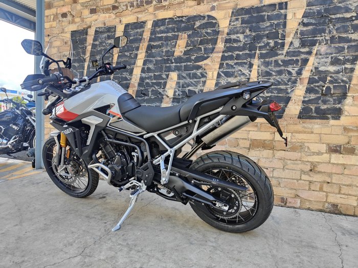 2025 TRIUMPH TIGER 900 RALLY PRO ROAD ASH GREY / INTENSE ORANGE
