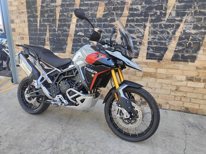 2025 TRIUMPH TIGER 900 RALLY PRO ROAD ASH GREY / INTENSE ORANGE
