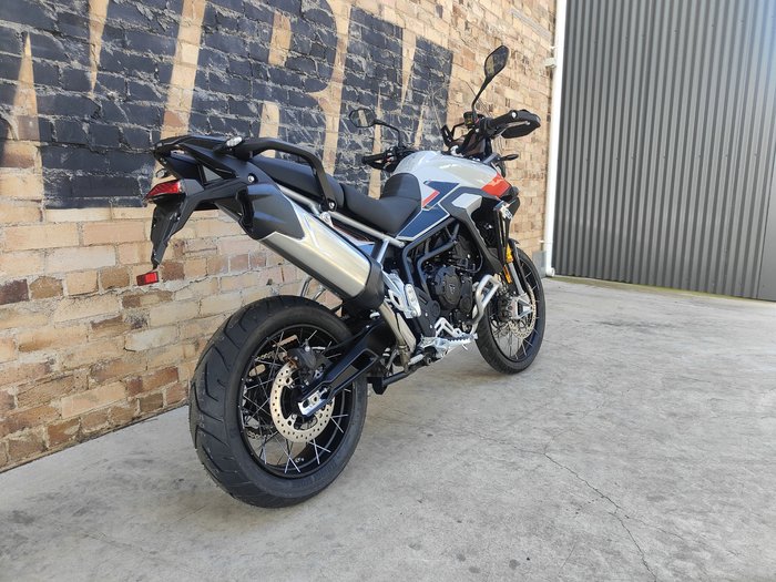 2025 TRIUMPH TIGER 900 RALLY PRO ROAD ASH GREY / INTENSE ORANGE