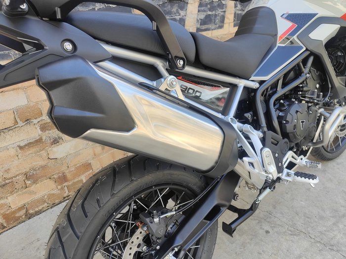 2025 TRIUMPH TIGER 900 RALLY PRO ROAD ASH GREY / INTENSE ORANGE