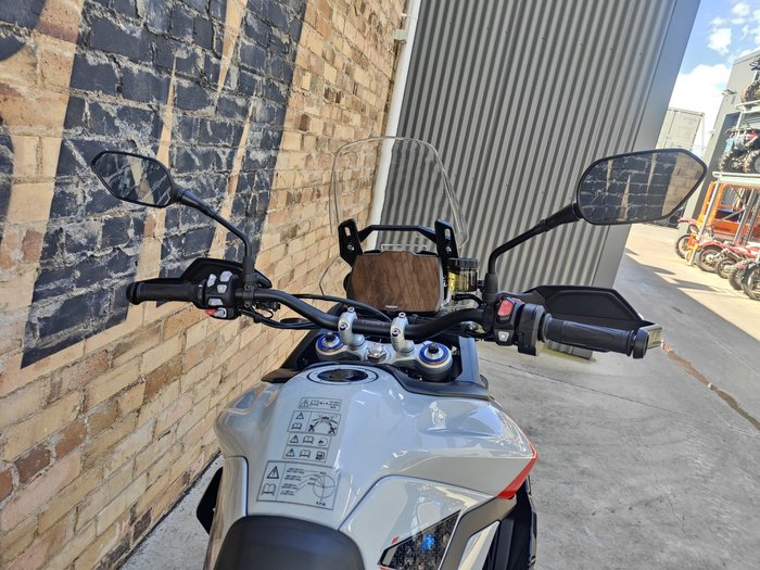 2025 TRIUMPH TIGER 900 RALLY PRO ROAD ASH GREY / INTENSE ORANGE