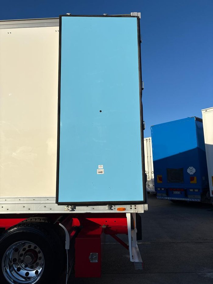 2016 Maxitrans St3 34 Pallet -18 Refrigerated B Double Double Stacker