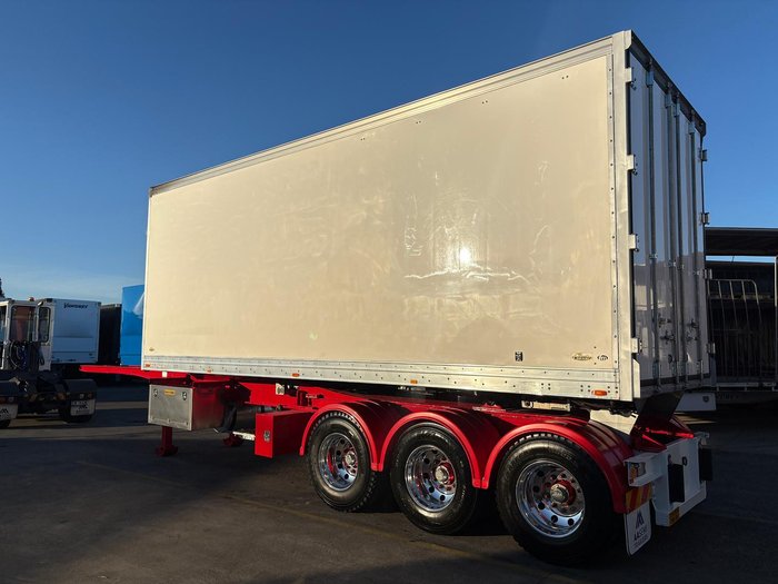 2016 Maxitrans St3 34 Pallet -18 Refrigerated B Double Double Stacker