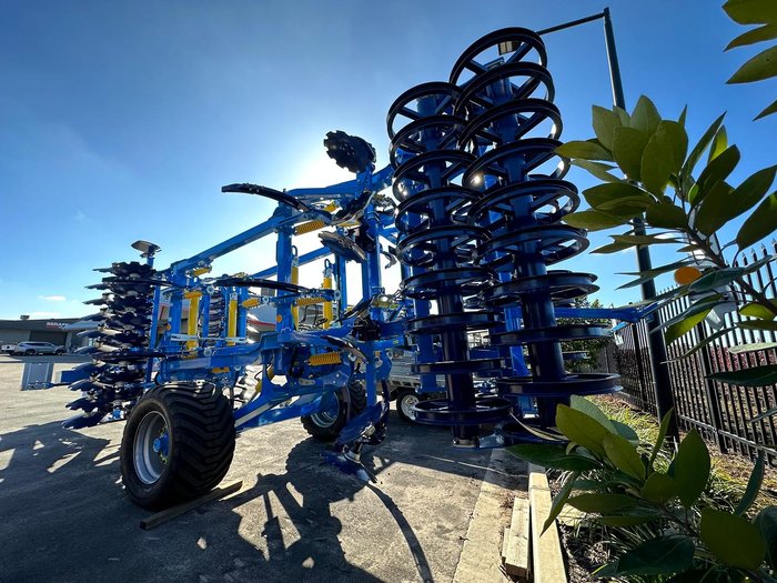 0 TRITON HEAVY 410PS COMBINATION DISC & TYNE CULTIVATOR BLUE