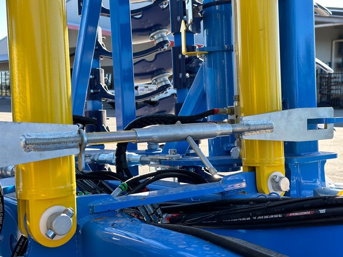 0 TRITON HEAVY 410PS COMBINATION DISC & TYNE CULTIVATOR BLUE