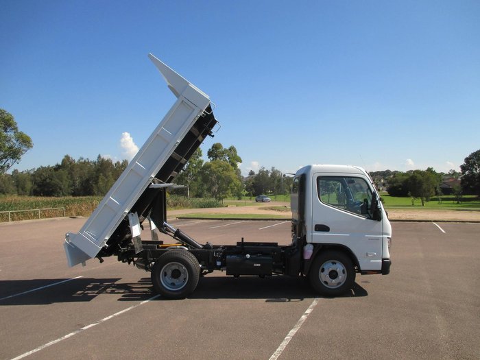 2024 Fuso Canter 615 615 city cab tipper White