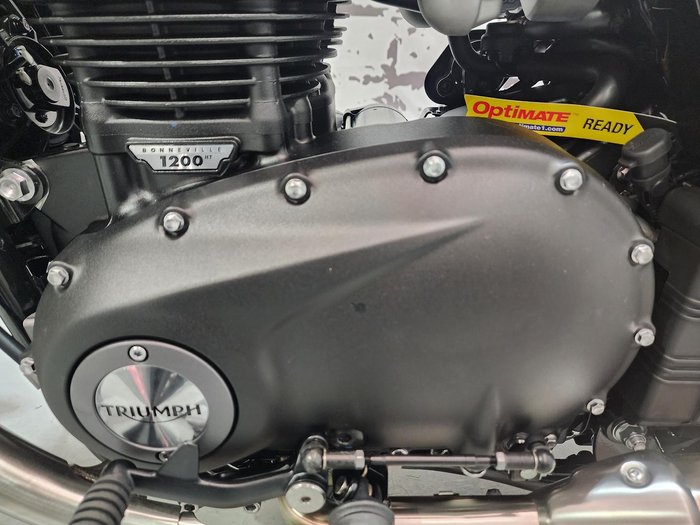 2025 Triumph Bonneville Bobber Bobber Black