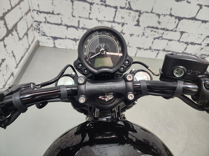 2025 Triumph Bonneville Bobber Bobber Black