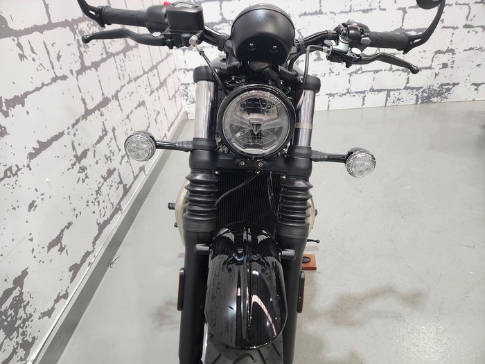 2025 Triumph Bonneville Bobber Bobber Black
