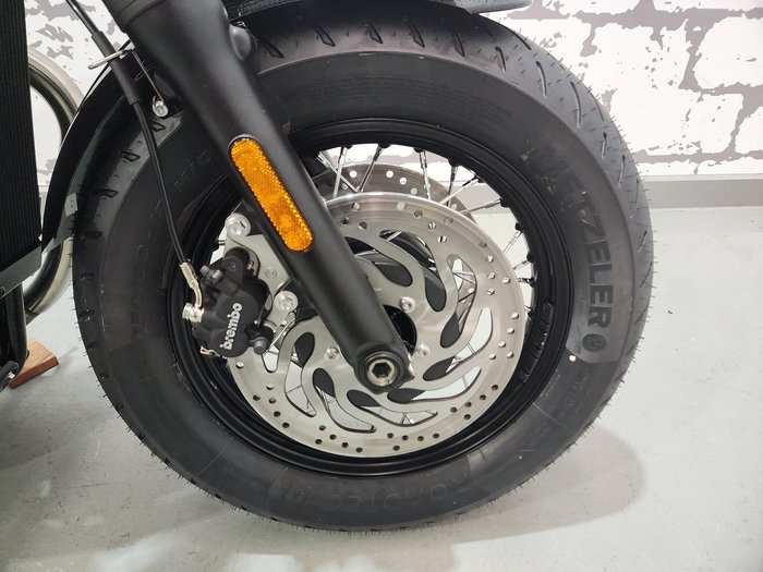 2025 Triumph Bonneville Bobber Bobber Black