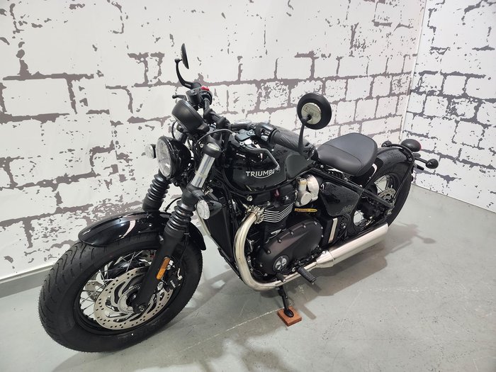 2025 Triumph Bonneville Bobber Bobber Black