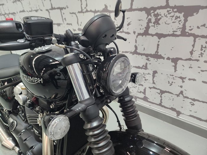 2025 Triumph Bonneville Bobber Bobber Black