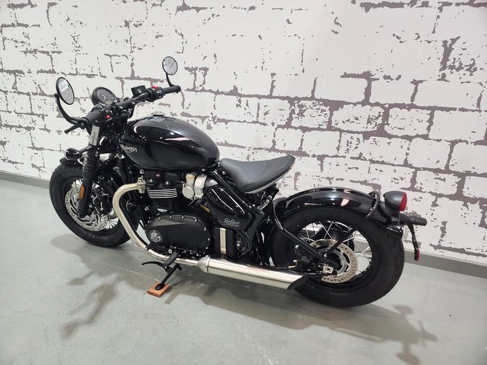 2025 Triumph Bonneville Bobber Bobber Black