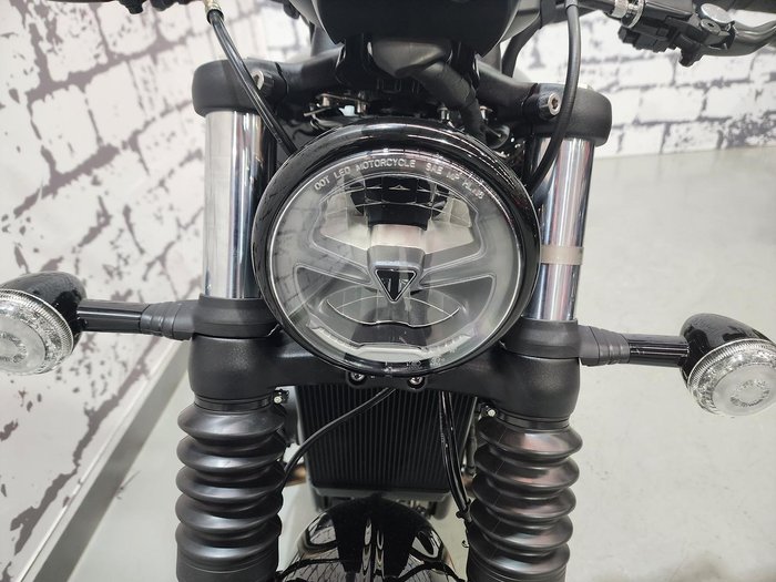 2025 Triumph Bonneville Bobber Bobber Black