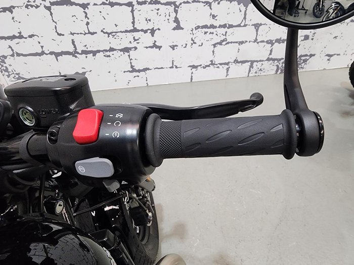 2025 Triumph Bonneville Bobber Bobber Black